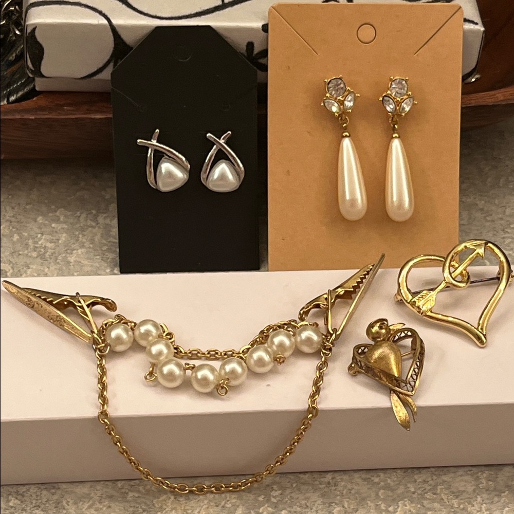 Bundle of 5 jewelry pieces